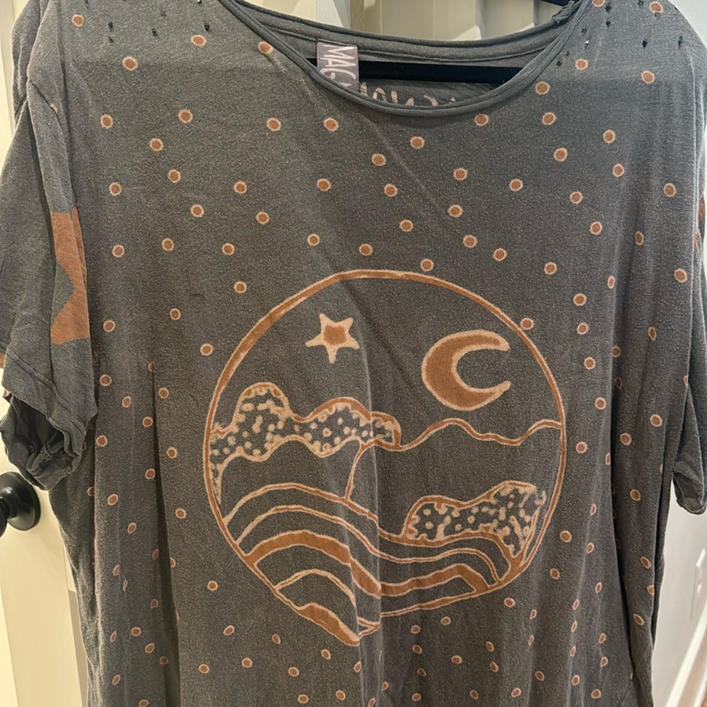 Gray Magnolia Pearl tee